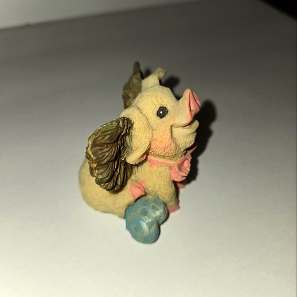 Collectible Figurine Winged Pig - Picture 2 of 9